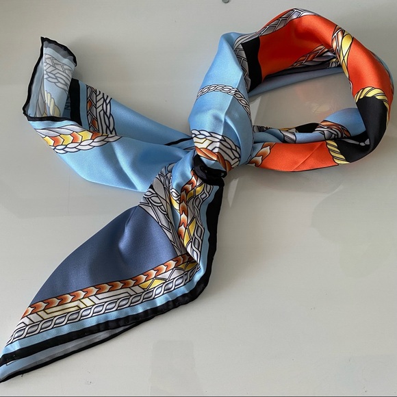 🆕Satin square scarf - Picture 5 of 5